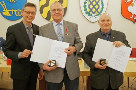 Bürgermeister Lenßen neben Hartmut Kühn und Heinz-Gerd Franken