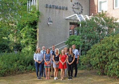 Sechs junge Berufseinsteiger starten bei der Stadt Neukirchen-Vluyn 