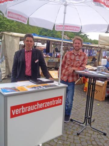 Akke Wilmes (Verbraucherzentrale) und Stephan Baur (Klimaschutzbeauftragter der Stadt Neukirchen-Vluyn)  