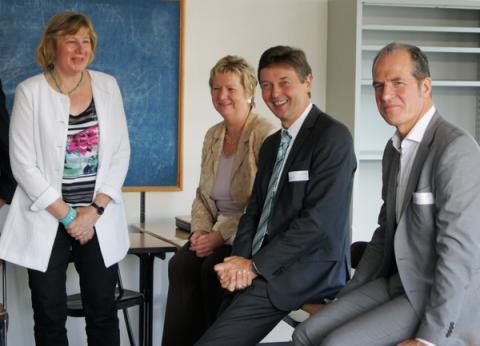 Ministerin Löhrmann zu Besuch am Julius-Stursberg-Gymnasium