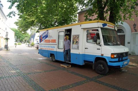 Frischemobil Jürgen Jost im Dorf Neukirchen