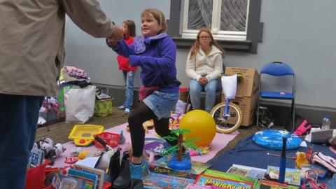 Kindertrödelmarkt im Dorf Neukirchen